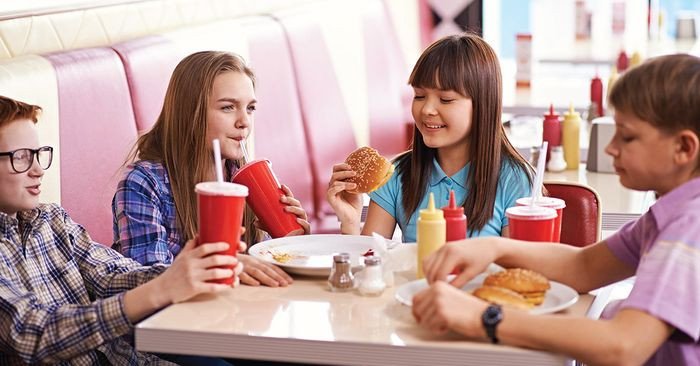 Alt: Tác động của giới từ for đến tính từ trong câu ví dụ về thức ăn nhanh