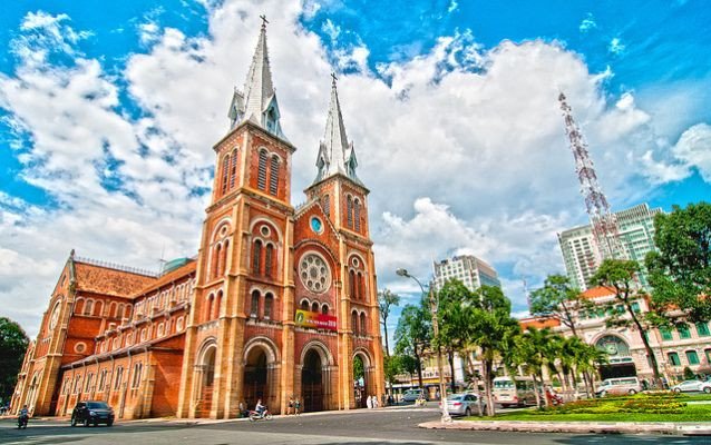 Cầu Ánh Sao lung linh về đêm, biểu tượng của vẻ đẹp hiện đại tại Sài Gòn