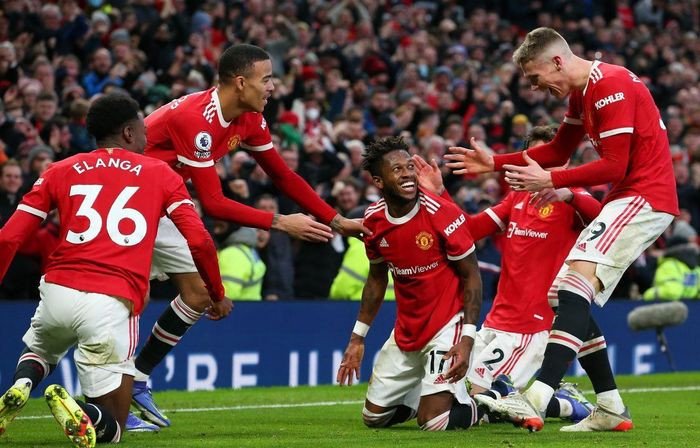 Cờ và biểu tượng của Manchester United tại Old Trafford