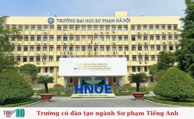 Cổng chính Đại học Sư phạm Hà Nội, biểu tượng của đào tạo giáo viên tiếng Anh hàng đầu.