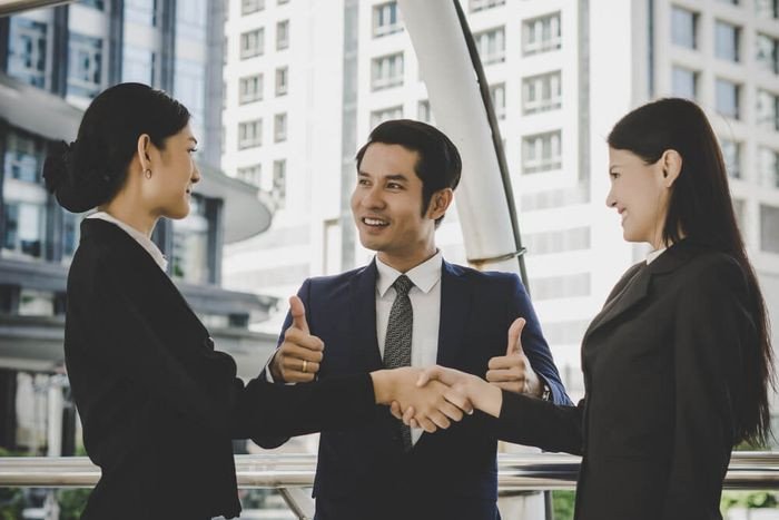 Đoạn hội thoại mẫu minh họa cách dùng What's up và các lời chào