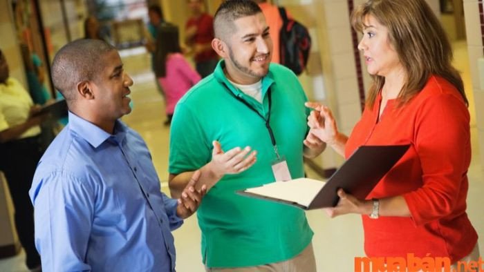 Giải pháp cho bất đồng quan điểm giữa trợ giảng và giáo viên tiếng Anh