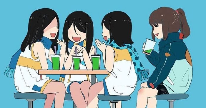 Hai người bạn thân đang cùng nhau đi dạo và tận hưởng khoảnh khắc vui vẻ