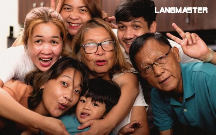 Hình ảnh gia đình hạnh phúc tượng trưng cho chủ đề từ vựng tiếng Anh về gia đình