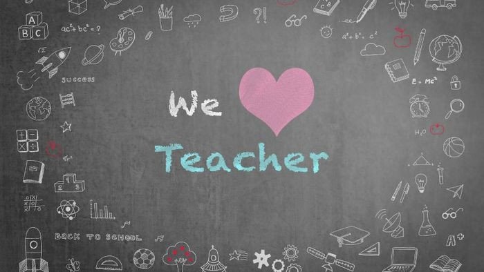 Học sinh tặng hoa và thiệp cho giáo viên