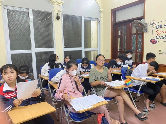 Học sinh tham gia hoạt động sáng tạo tại Anh Ngữ MasterE Mê Linh