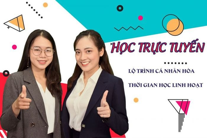 Học sinh và giáo viên trong một lớp học hiện đại, tương tác cao