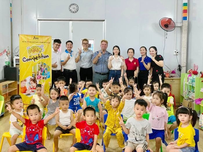 Học sinh vui vẻ trong giờ học tiếng Anh tại Nhơn Trạch