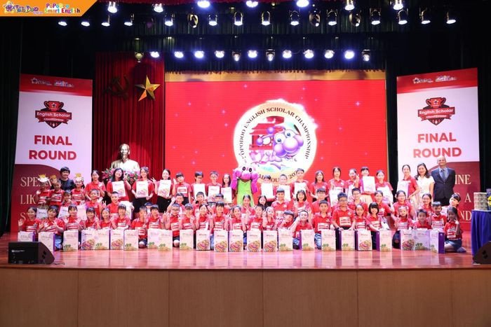 Học viên nhỏ tuổi học tiếng Anh