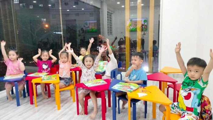 Học viên rèn luyện tiếng Anh trên máy tính với phần mềm chuyên dụng