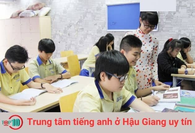 Học viên tại Anh ngữ Quốc Tế Việt Anh Hậu Giang tham gia giờ học sôi nổi