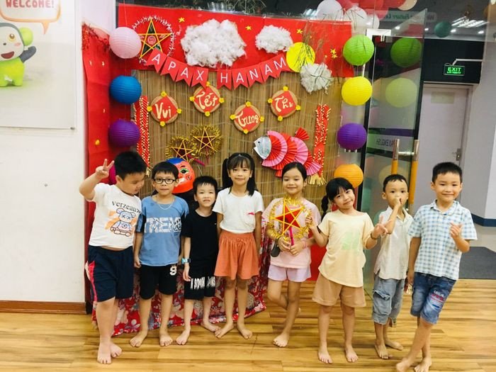 Học viên tham gia lớp học tiếng Anh