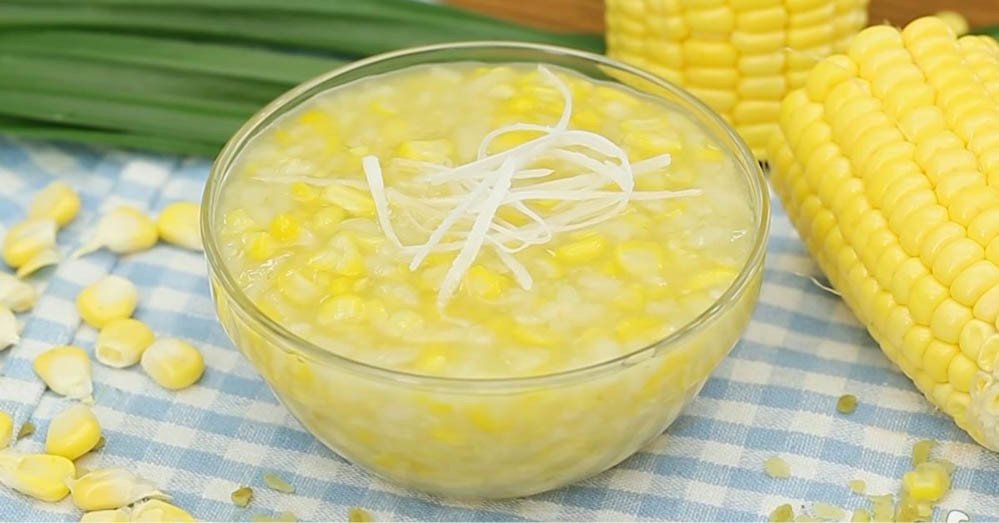 Học viên thực hành làm chè tại lớp học nấu ăn tiếng Anh