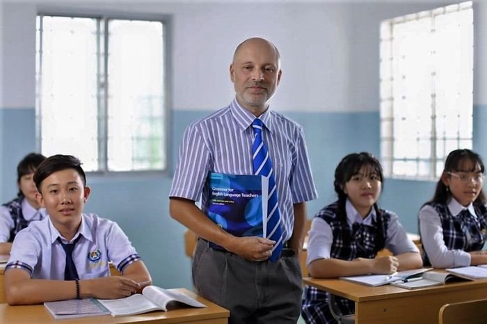 Học viên tiếng Anh doanh nghiệp nâng cao kỹ năng tại English Kingdom