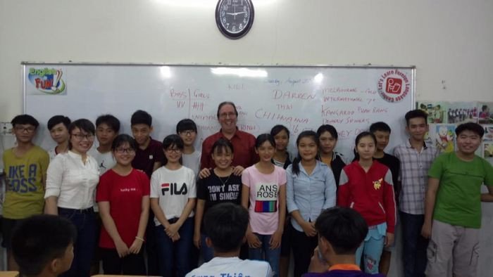 Học viên tương tác cùng giáo viên bản ngữ tại trung tâm Anh ngữ