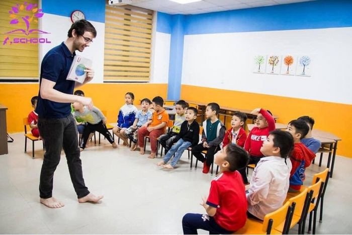 Học viên vui vẻ trong giờ học tại A Plus Quảng Bình