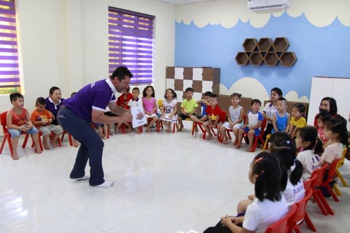 Lớp học đầy hứng khởi tại Trung tâm Anh ngữ A Plus Quảng Bình