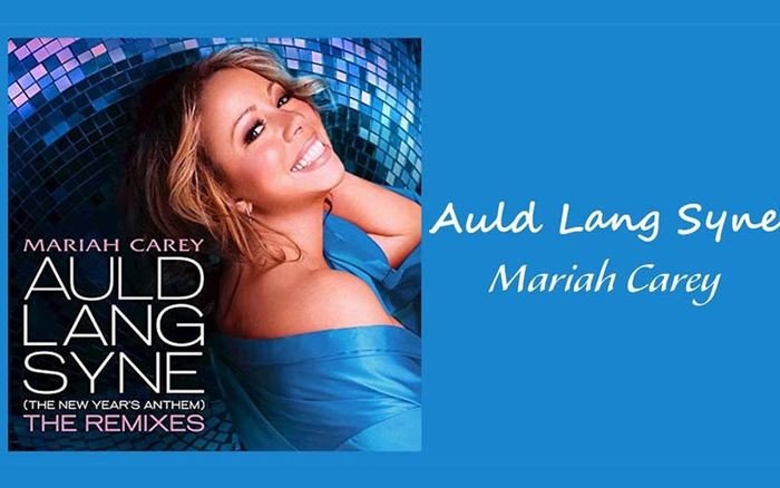 Mariah Carey trên sân khấu, trình bày ca khúc Auld Lang Syne, bản nhạc truyền thống cho đêm Giao thừa.