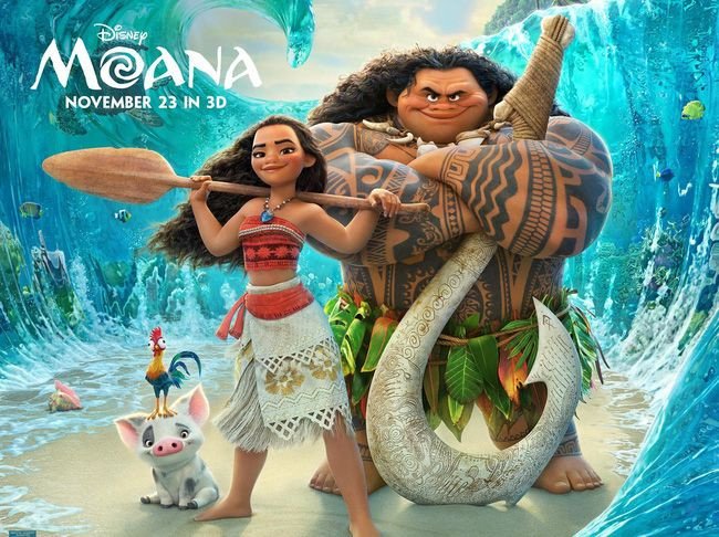 Moana đang cùng á thần Maui vượt biển trên một chiếc thuyền, biểu tượng cho hành trình phiêu lưu và học hỏi ngôn ngữ