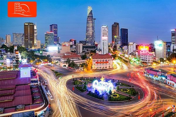 Một góc phố Sài Gòn vào buổi tối, lấp lánh ánh đèn, biểu tượng của "thành phố không ngủ"