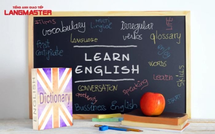 Người học đang luyện nói và giao tiếp tiếng Anh một cách tự tin.