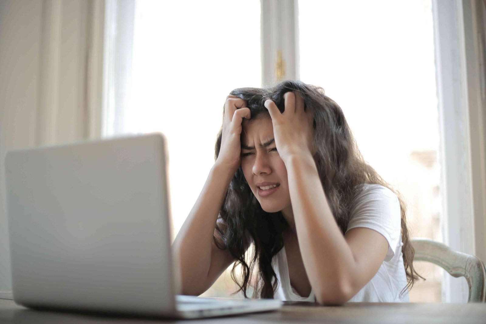 Người học tiếng Anh thể hiện sự thất vọng qua ngôn ngữ biểu cảm