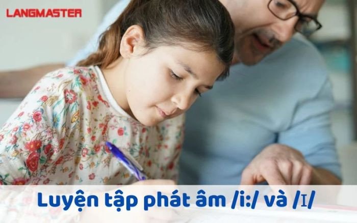 Nhóm bạn thực hành luyện phát âm i ngắn i dài cùng nhau