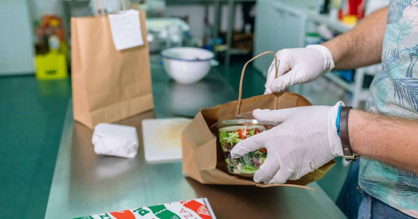 Phân tích câu hỏi IELTS về bếp ma và chiến lược làm bài nghe hiệu quả