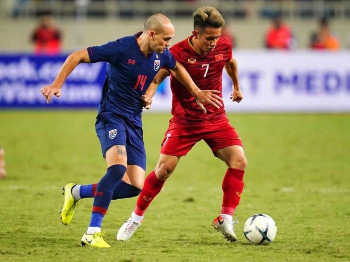 Sân vận động Mỹ Đình rực sáng