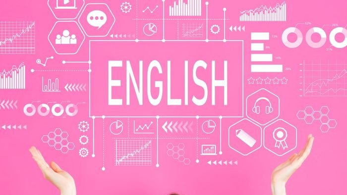 Sinh viên ngành Sư phạm Tiếng Anh trong môi trường làm việc chuyên nghiệp