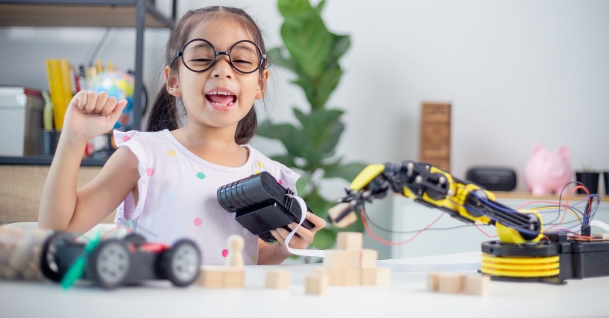 Sơ đồ hướng dẫn điều khiển robot Ally, minh họa các bước sử dụng ứng dụng và lệnh thoại để tương tác với trí tuệ nhân tạo, phục vụ bài tập Tiếng Anh 12 Unit 6