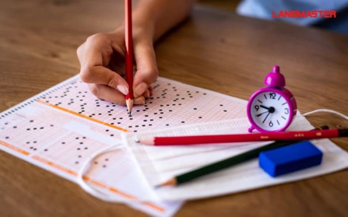 So sánh sự khác biệt giữa chứng chỉ Aptis và IELTS