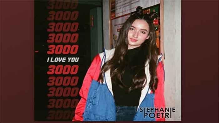 Stephanie Poetri với bìa single I Love You 3000