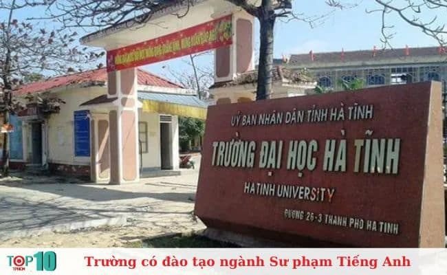 Thư viện hoặc giảng đường tại Đại học Hà Tĩnh, môi trường lý tưởng cho sinh viên sư phạm tiếng Anh.