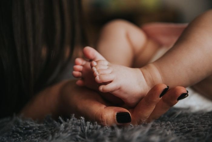 Tình yêu mẹ dành cho con qua những câu nói hay về mẹ bằng tiếng Anh, biểu tượng của sự che chở và yêu thương
