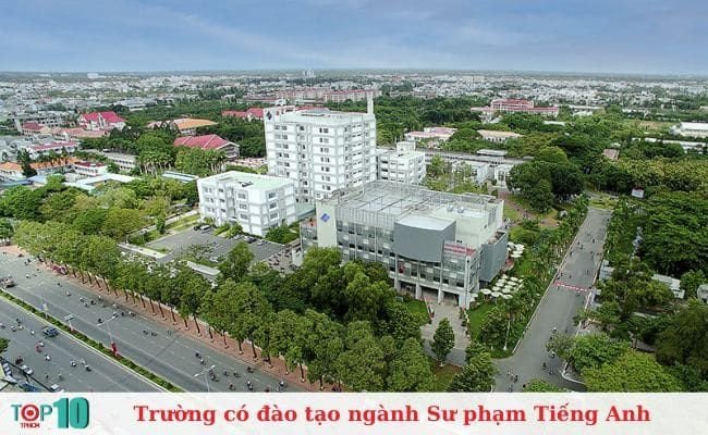 Tòa nhà giảng đường Đại học Cần Thơ, nơi đào tạo cử nhân sư phạm tiếng Anh cho khu vực Đồng bằng sông Cửu Long.