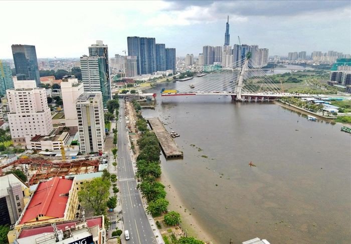 Toàn cảnh trung tâm Sài Gòn với các tòa nhà cao tầng và nhịp sống đô thị