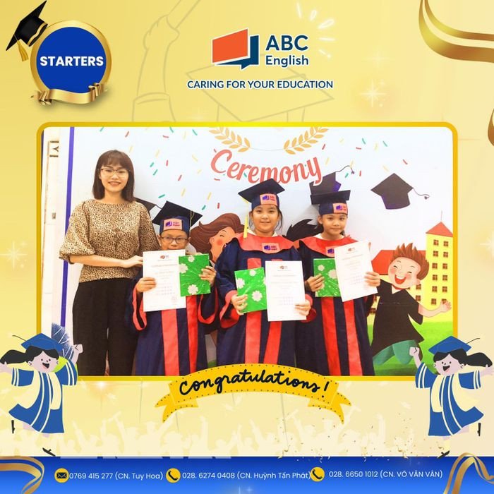 Trẻ em đang học viết tiếng Anh, phát triển từ vựng cơ bản