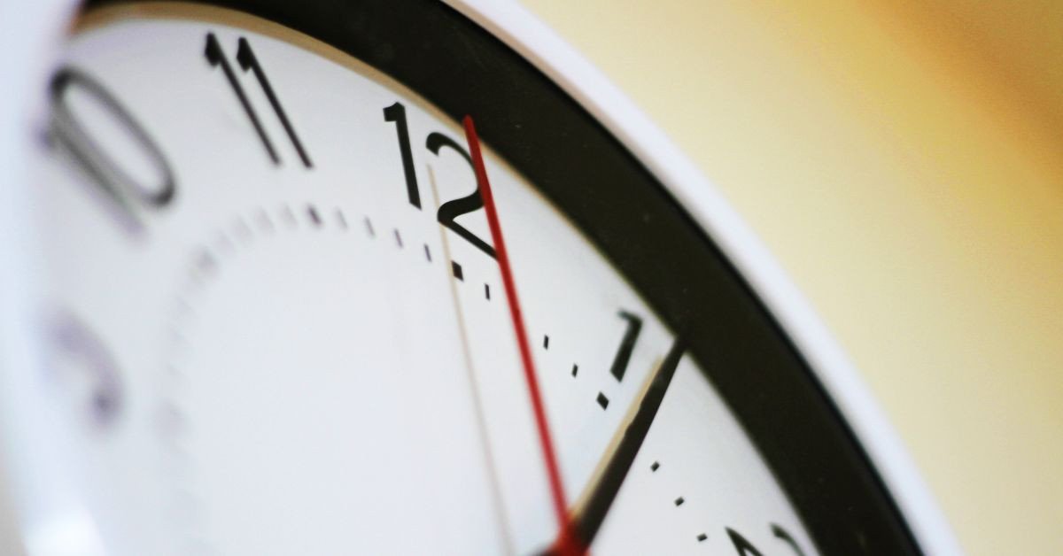 Từ "From time to time" diễn tả sự không đều đặn của thời gian