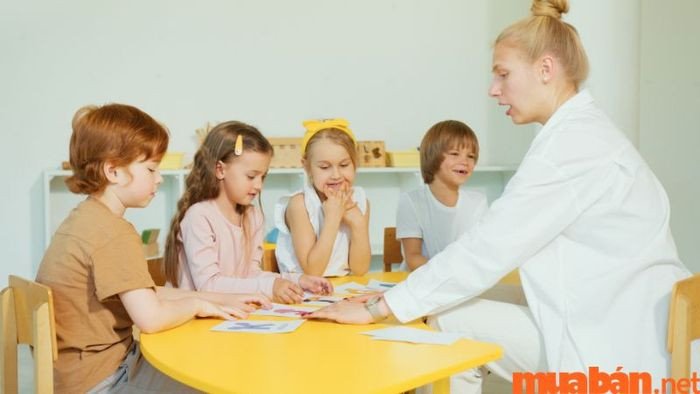 Vai trò của trợ giảng tiếng Anh trong việc hỗ trợ giáo viên và học sinh